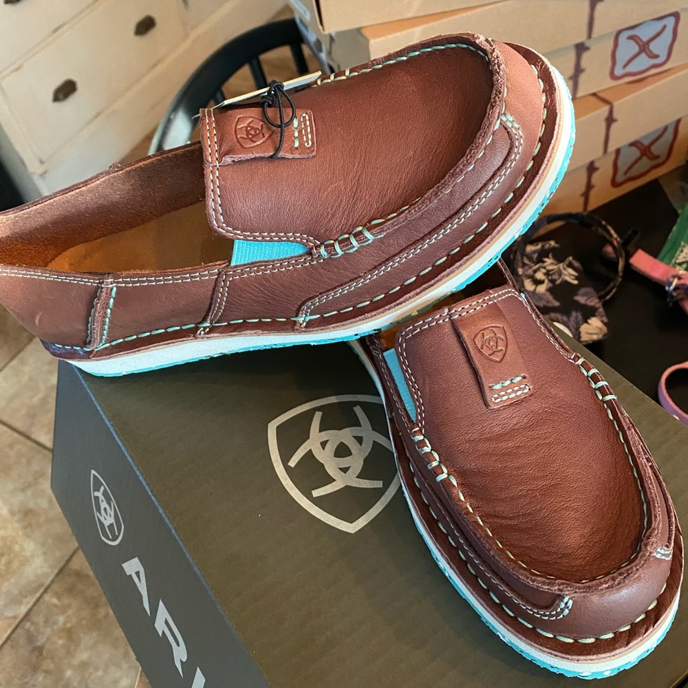 New ariat cruisers
